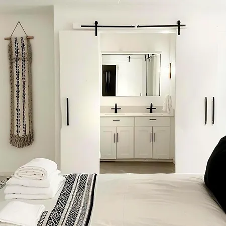 Vh&apilos House *